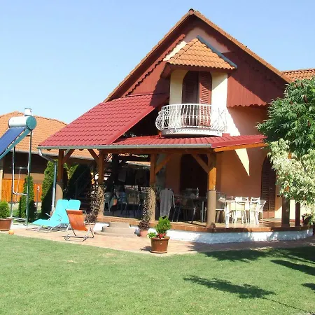 Erika Nyaralo Балатонфеньвеш