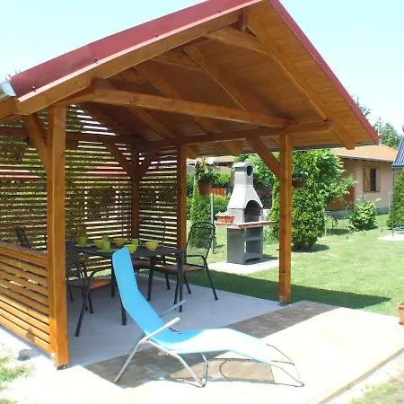 Ferienhaus Erika Nyaralo Balatonfenyves