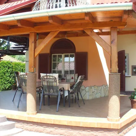 Erika Nyaralo * Balatonfenyves