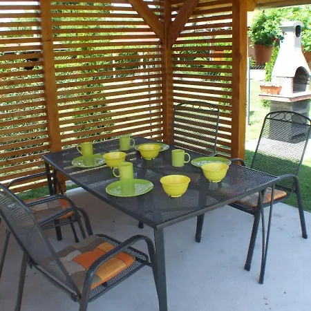 Erika Nyaralo Balatonfenyves