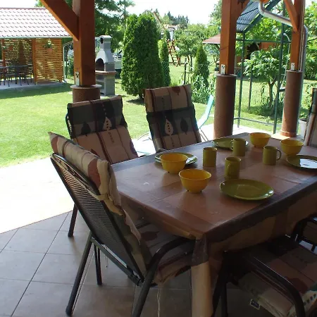 Erika Nyaralo Balatonfenyves