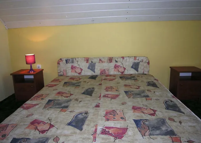 Erika Nyaralo Balatonfenyves