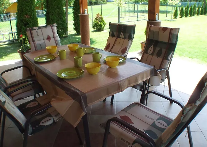 Erika Nyaralo Balatonfenyves