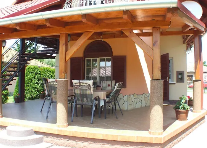 Erika Nyaralo * Balatonfenyves