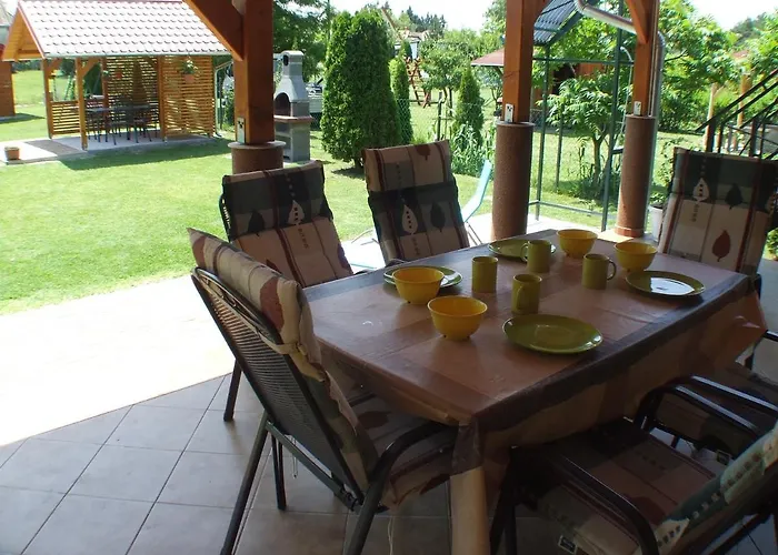 Erika Nyaralo Balatonfenyves